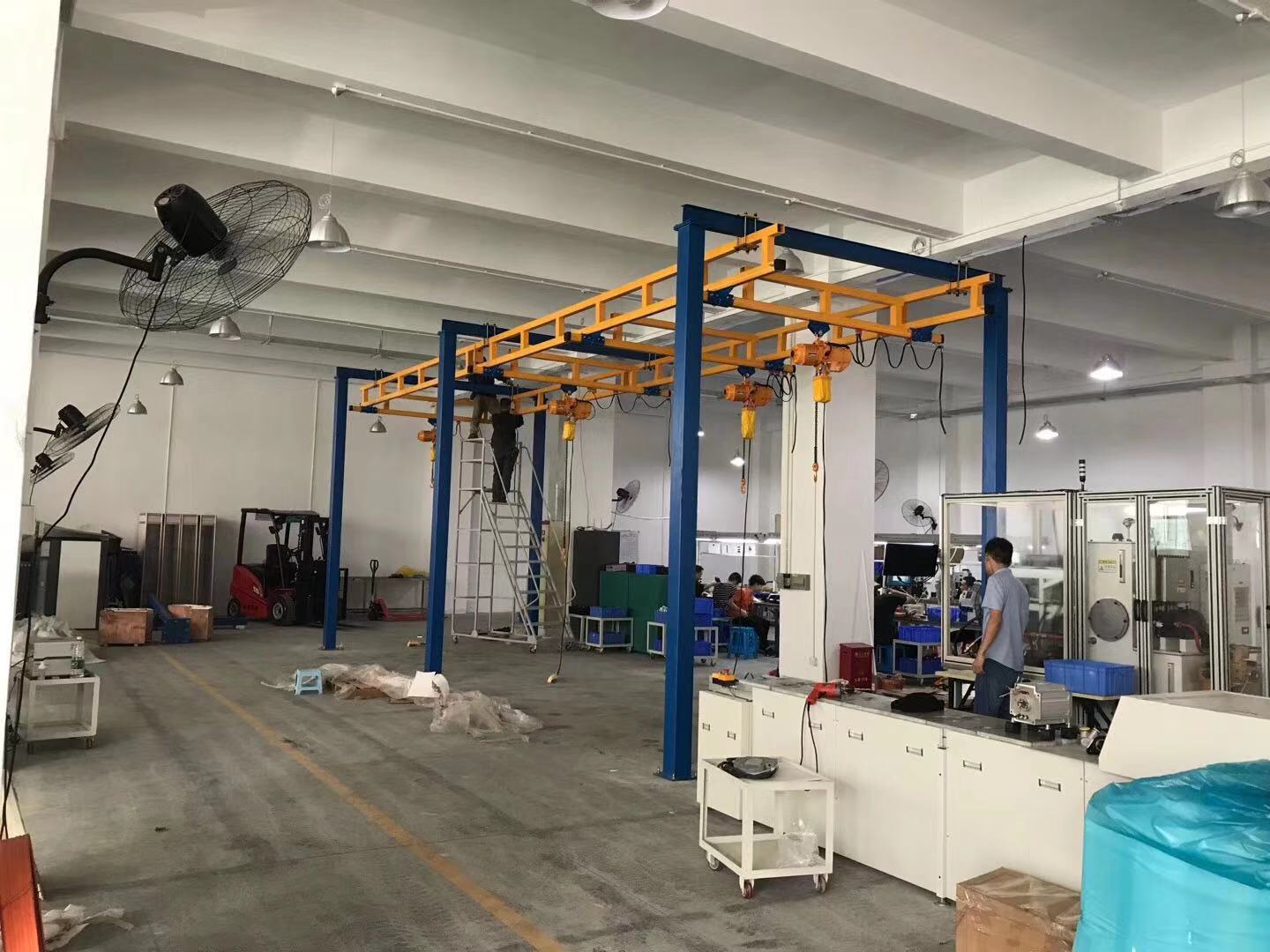 深圳市知行智驅技術有限公司自立式鋼性起重機
